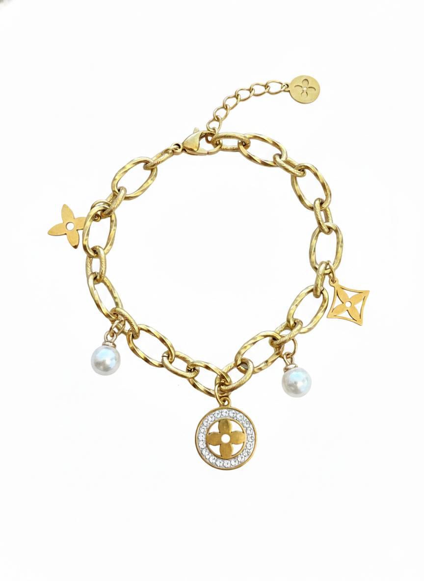 Pulsera Dorada con Dijes – Mira Mila