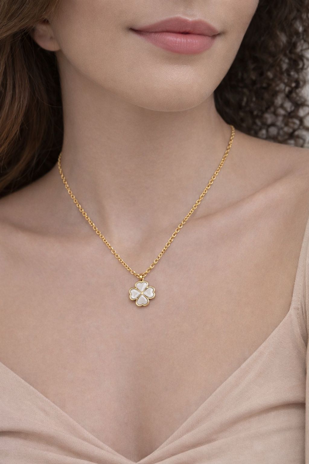Collar Trébol Nácar – Mira Mila
