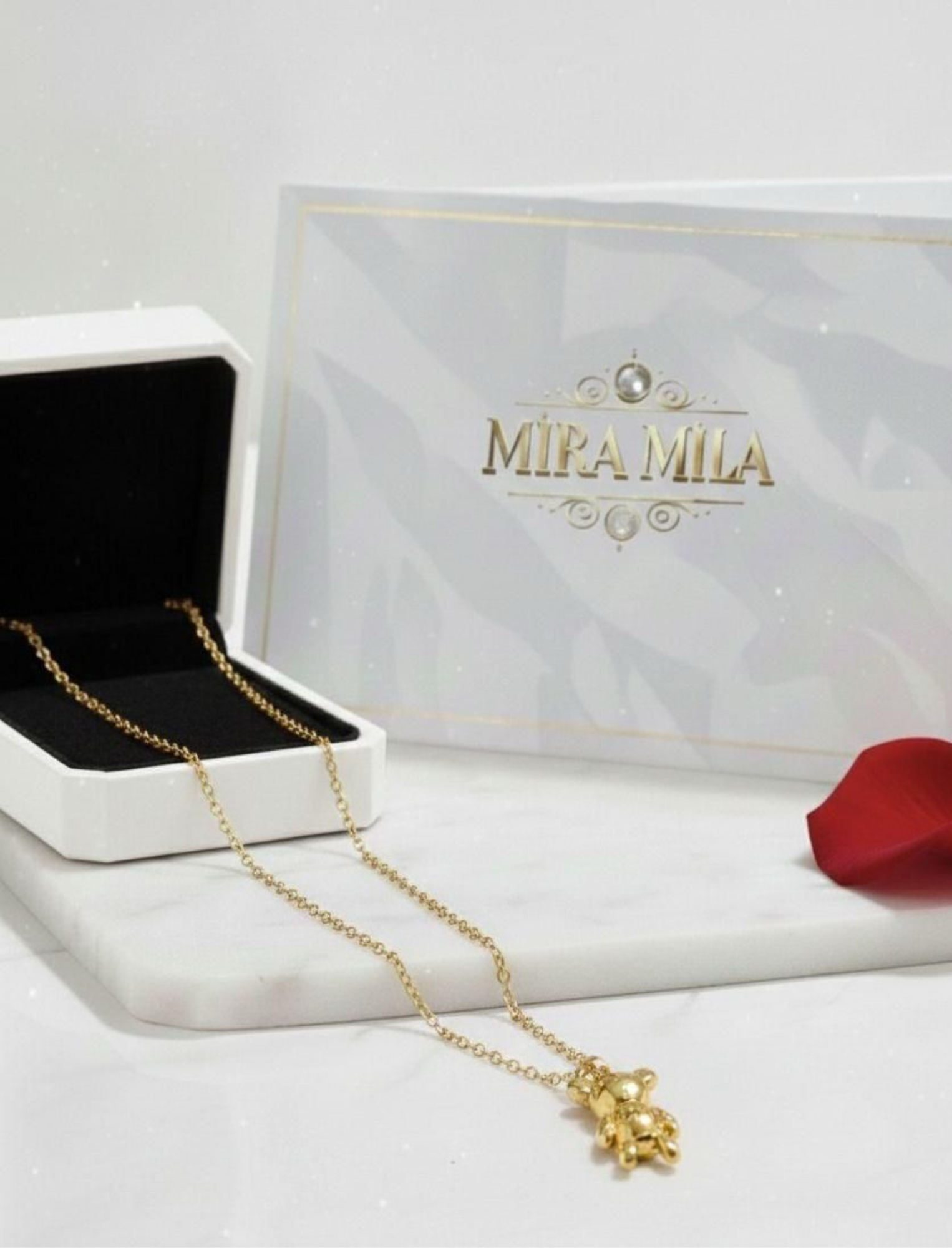 Collar Osito Dorado “Love” – Mira Mila